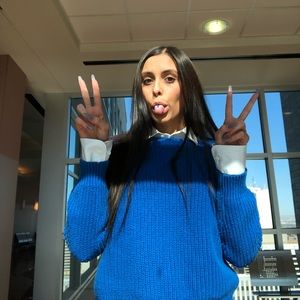 Meet your Posher, Hali